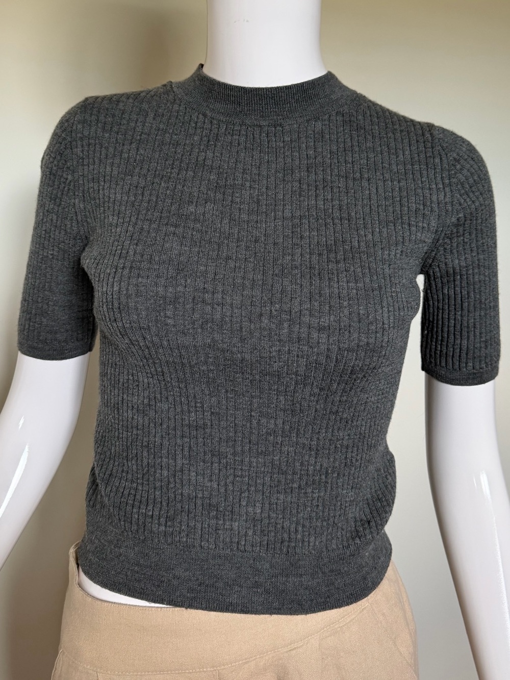 UNIQLO Charcoal Grey 100% Wool Ribbed Knit Top Small